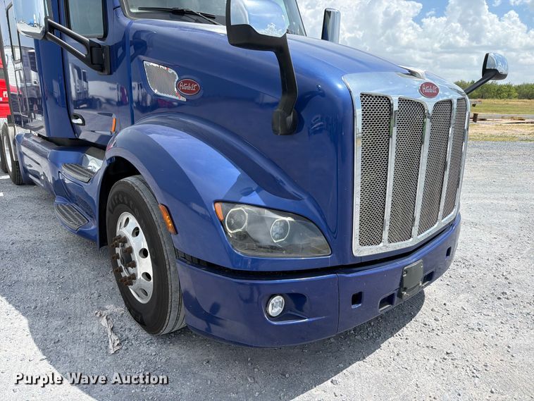 image for item ED5368 2020 Peterbilt 579 semi truck