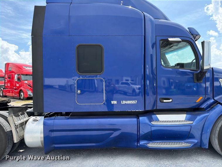 image for item ED5368 2020 Peterbilt 579 semi truck