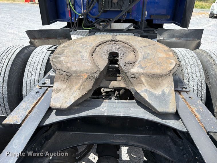 image for item ED5368 2020 Peterbilt 579 semi truck