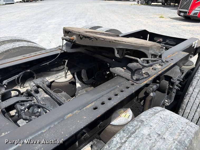 image for item ED5368 2020 Peterbilt 579 semi truck