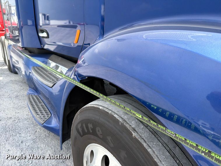 image for item ED5368 2020 Peterbilt 579 semi truck