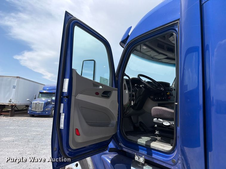 image for item ED5368 2020 Peterbilt 579 semi truck