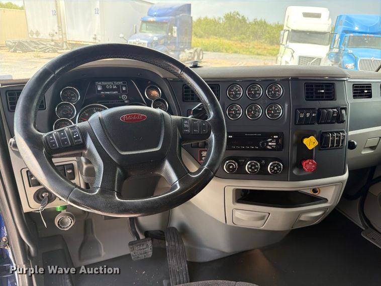 image for item ED5368 2020 Peterbilt 579 semi truck