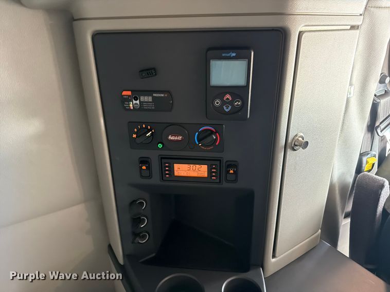 image for item ED5368 2020 Peterbilt 579 semi truck