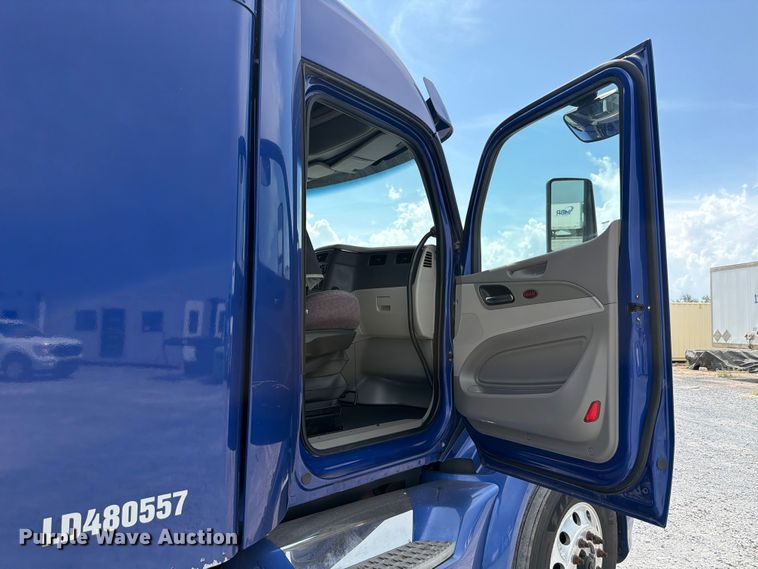 image for item ED5368 2020 Peterbilt 579 semi truck
