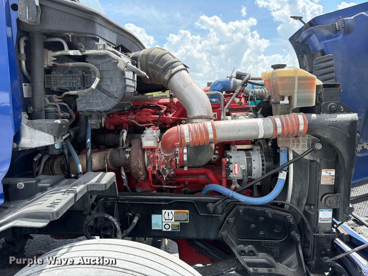 image for item ED5368 2020 Peterbilt 579 semi truck