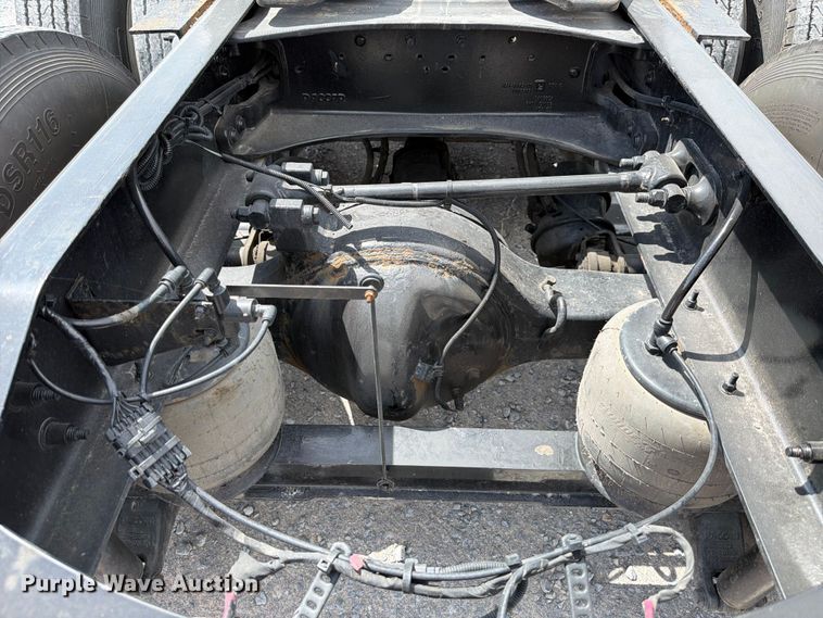 image for item ED5368 2020 Peterbilt 579 semi truck