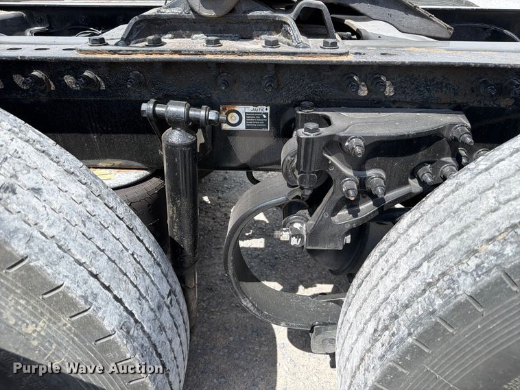image for item ED5368 2020 Peterbilt 579 semi truck