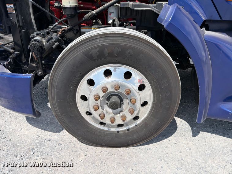 image for item ED5368 2020 Peterbilt 579 semi truck