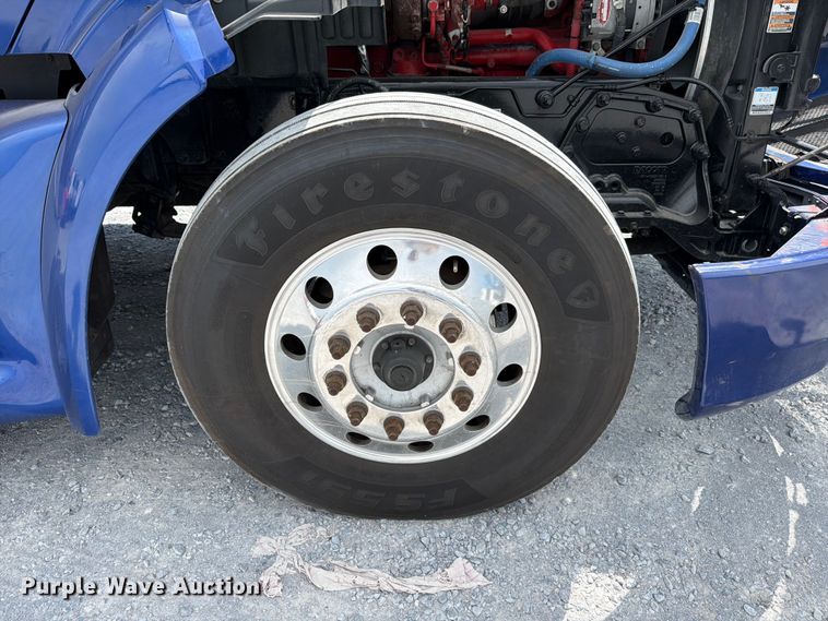 image for item ED5368 2020 Peterbilt 579 semi truck