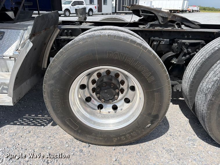 image for item ED5368 2020 Peterbilt 579 semi truck