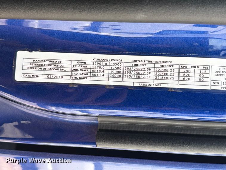 image for item ED5368 2020 Peterbilt 579 semi truck