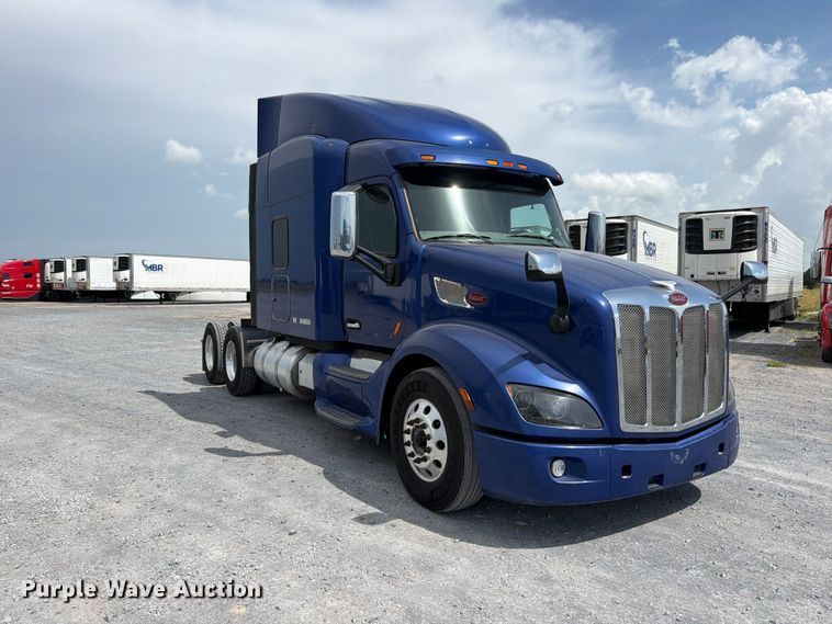 image for item ED5369 2020 Peterbilt 579 semi truck