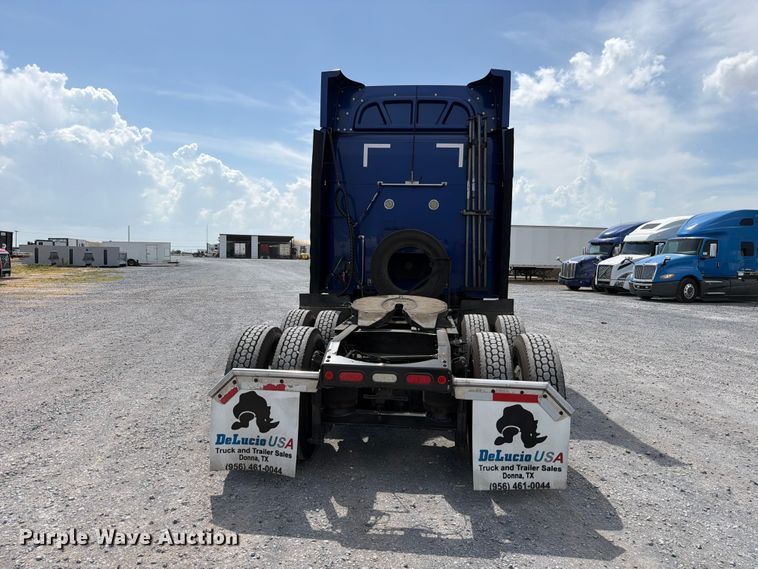 image for item ED5369 2020 Peterbilt 579 semi truck