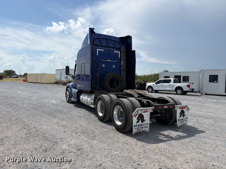 image for item ED5369 2020 Peterbilt 579 semi truck