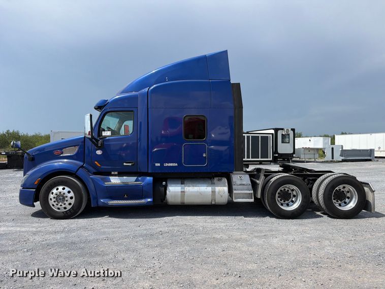 image for item ED5369 2020 Peterbilt 579 semi truck