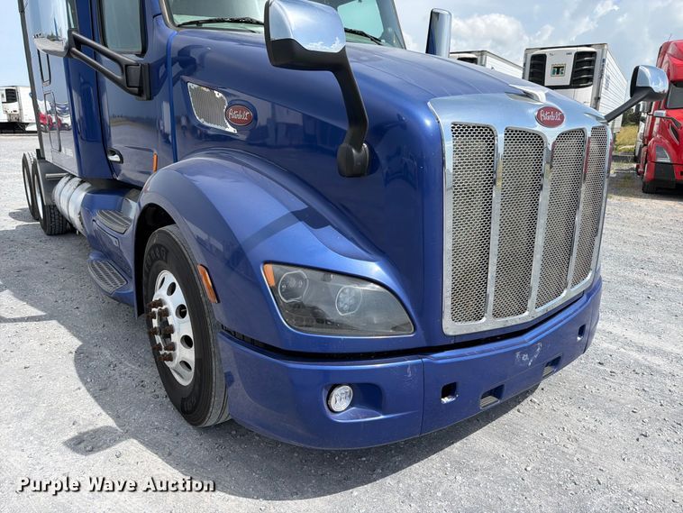 image for item ED5369 2020 Peterbilt 579 semi truck