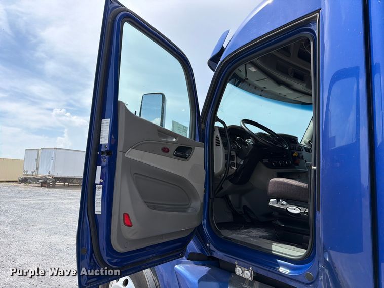 image for item ED5369 2020 Peterbilt 579 semi truck