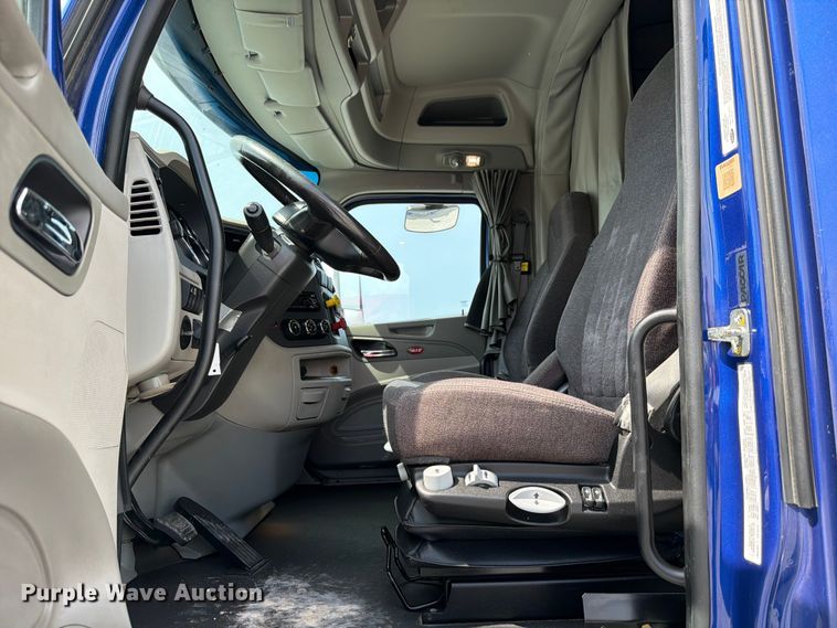 image for item ED5369 2020 Peterbilt 579 semi truck