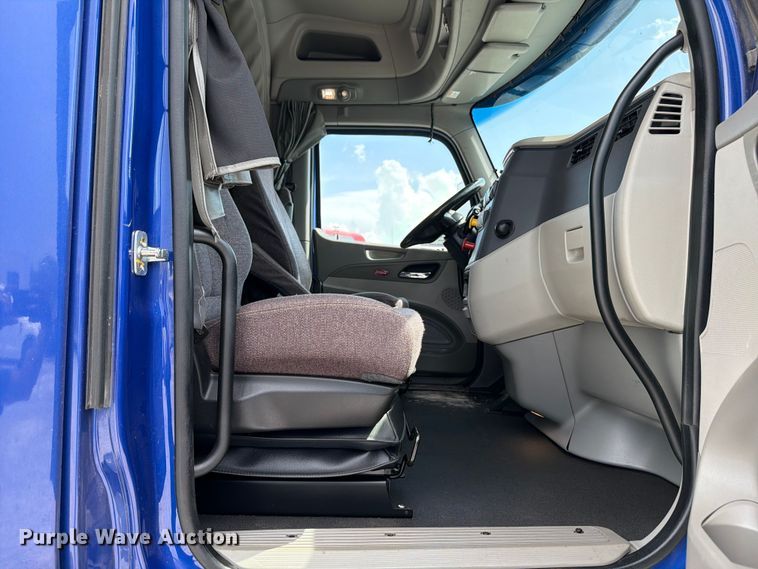 image for item ED5369 2020 Peterbilt 579 semi truck