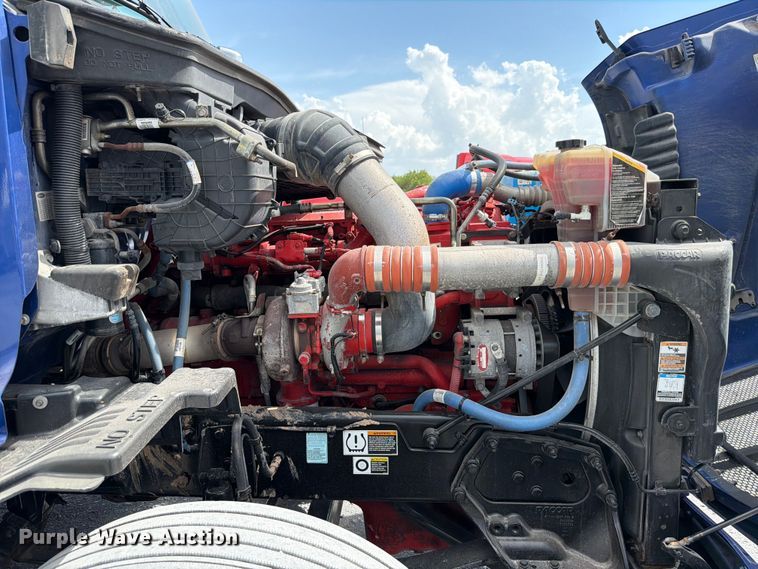 image for item ED5369 2020 Peterbilt 579 semi truck