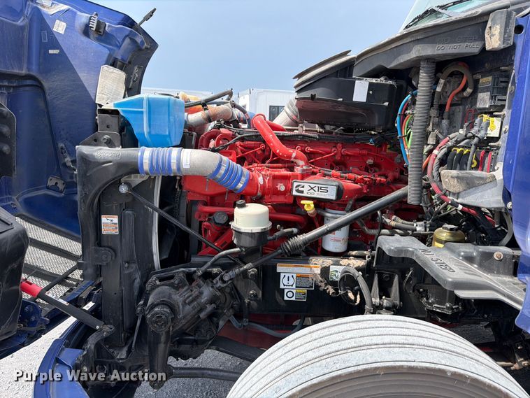 image for item ED5369 2020 Peterbilt 579 semi truck