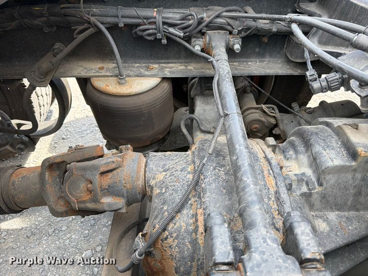 image for item ED5369 2020 Peterbilt 579 semi truck