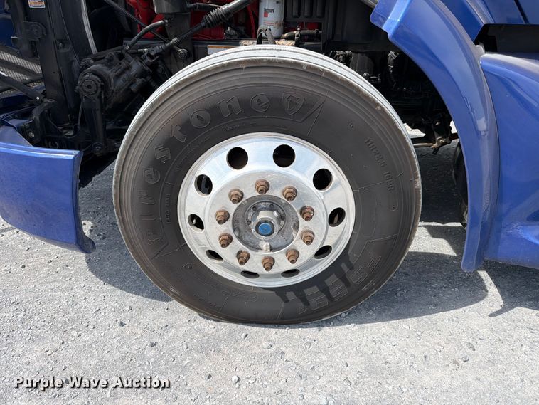 image for item ED5369 2020 Peterbilt 579 semi truck