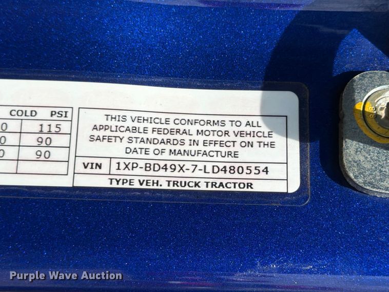 image for item ED5369 2020 Peterbilt 579 semi truck