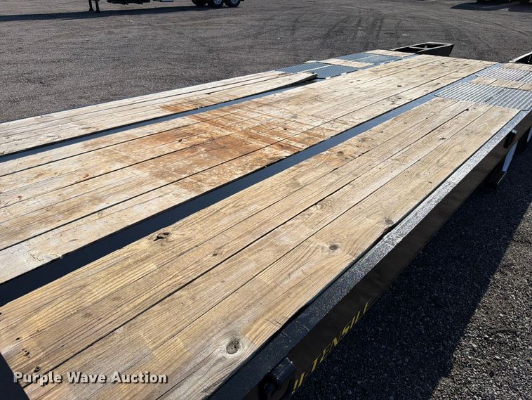 image for item EG9253 2012 Big Tex 20AD-20+5 equipment trailer