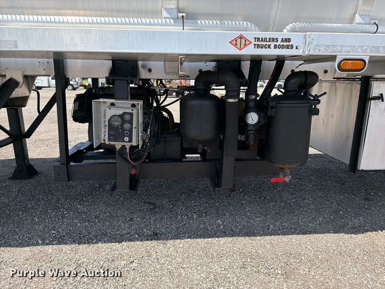 image for item EG9254 2015 ITI AV15010250 vacuum trailer