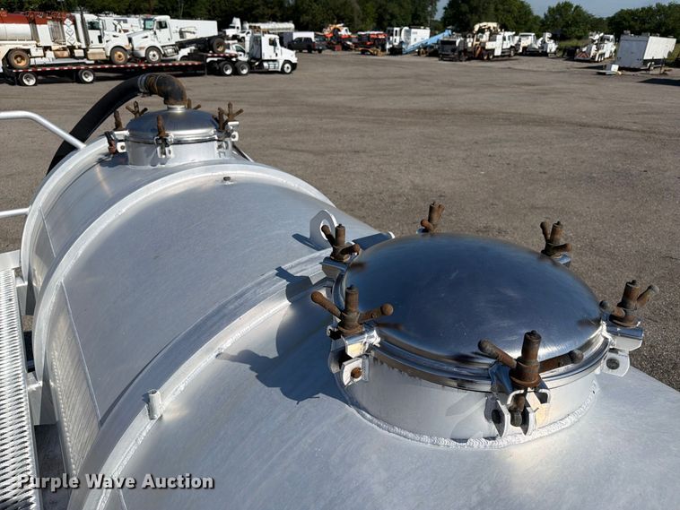 image for item EG9254 2015 ITI AV15010250 vacuum trailer