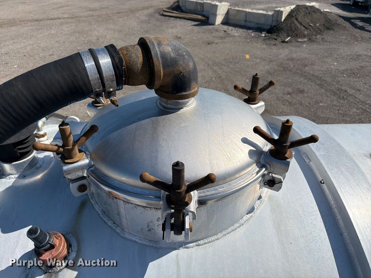 image for item EG9254 2015 ITI AV15010250 vacuum trailer