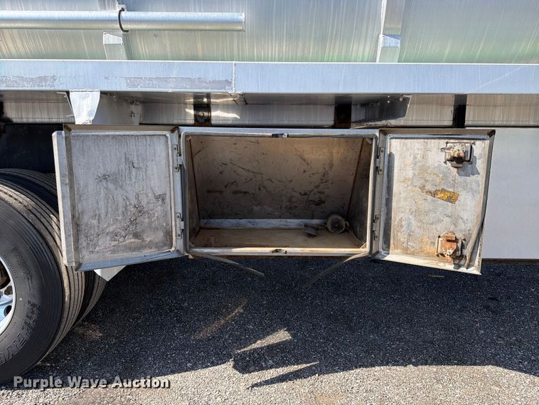 image for item EG9254 2015 ITI AV15010250 vacuum trailer