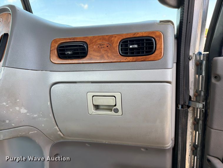 image for item EG9255 2006 Peterbilt 385 truck cab and chassis