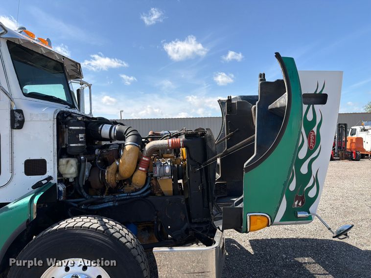 image for item EG9255 2006 Peterbilt 385 truck cab and chassis