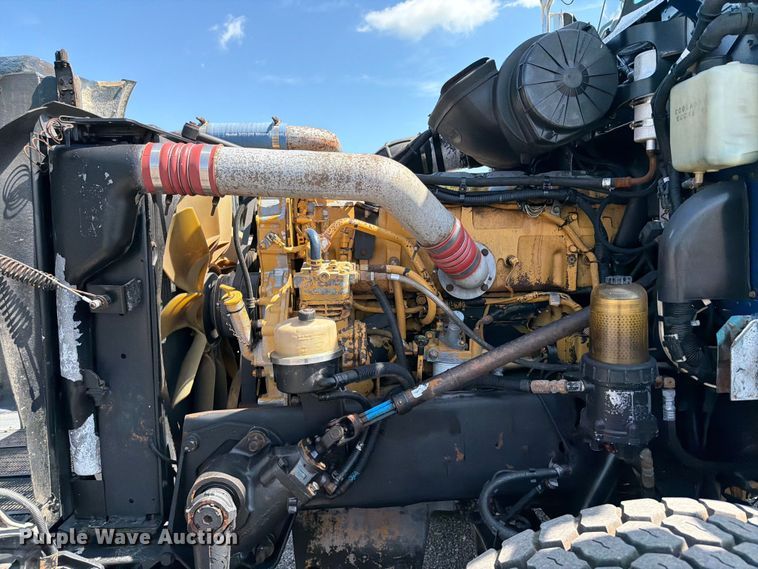 image for item EG9255 2006 Peterbilt 385 truck cab and chassis