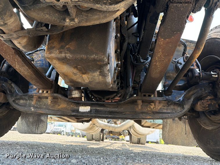 image for item EG9255 2006 Peterbilt 385 truck cab and chassis