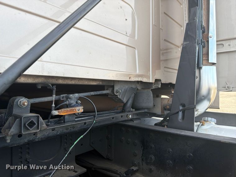 image for item EG9261 2014 Volvo VNL770 semi truck