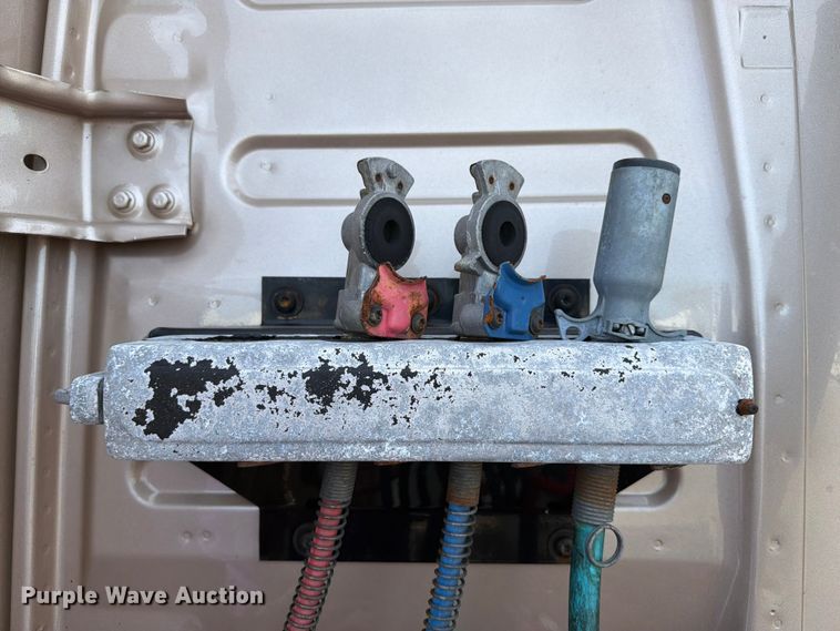 image for item EG9261 2014 Volvo VNL770 semi truck
