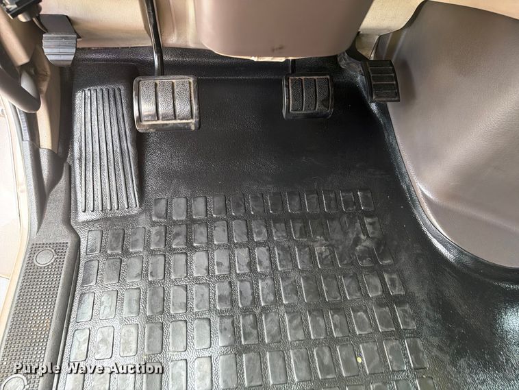 image for item EG9261 2014 Volvo VNL770 semi truck