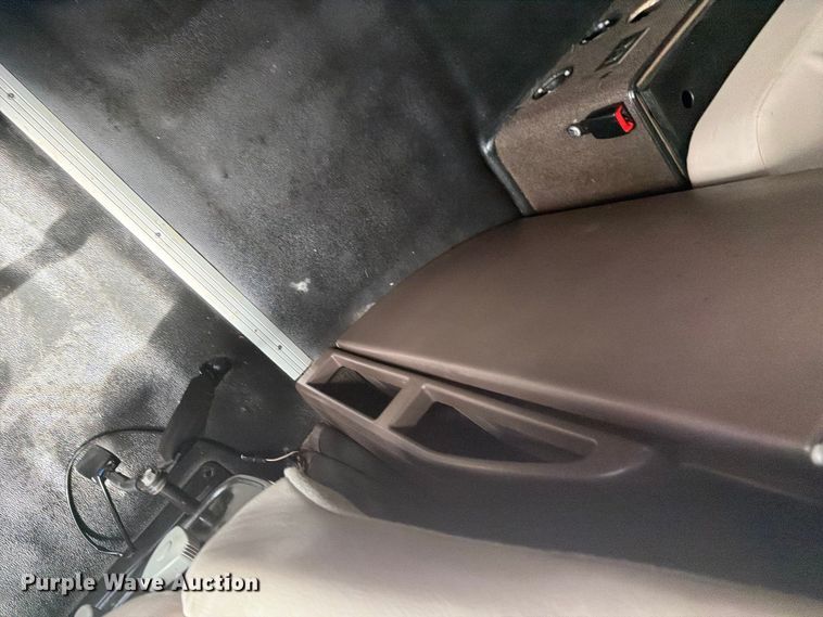 image for item EG9261 2014 Volvo VNL770 semi truck