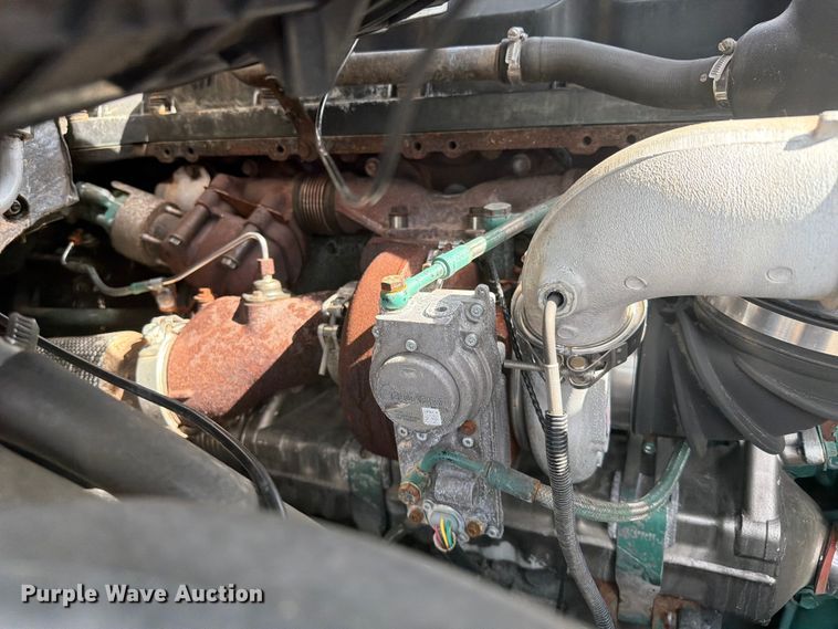 image for item EG9261 2014 Volvo VNL770 semi truck