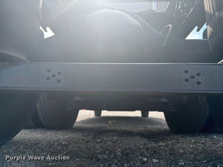 image for item EG9261 2014 Volvo VNL770 semi truck