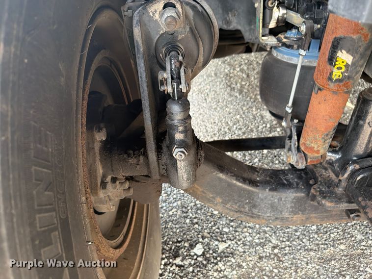 image for item EG9261 2014 Volvo VNL770 semi truck