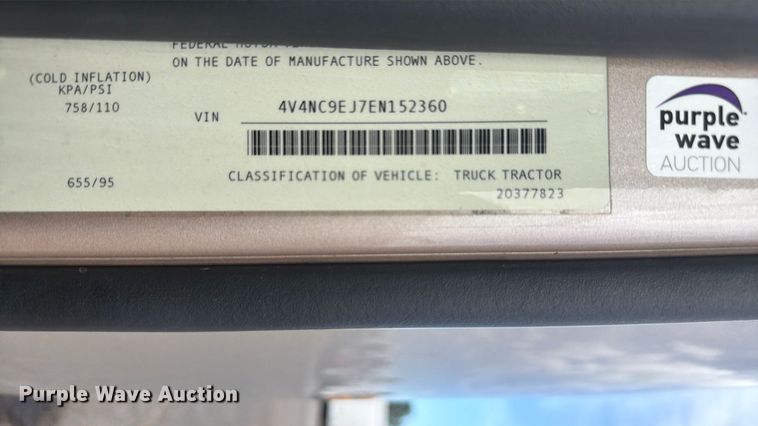 image for item EG9261 2014 Volvo VNL770 semi truck