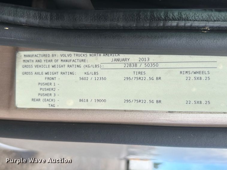 image for item EG9261 2014 Volvo VNL770 semi truck