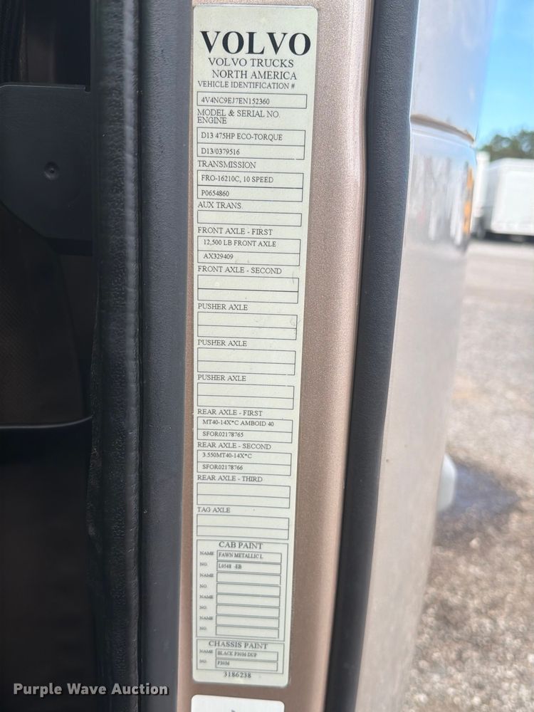 image for item EG9261 2014 Volvo VNL770 semi truck
