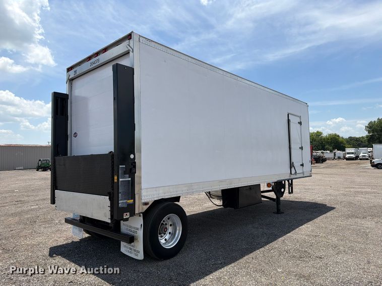 image for item EG9263 2001 Utility VS1R refrigerated van trailer