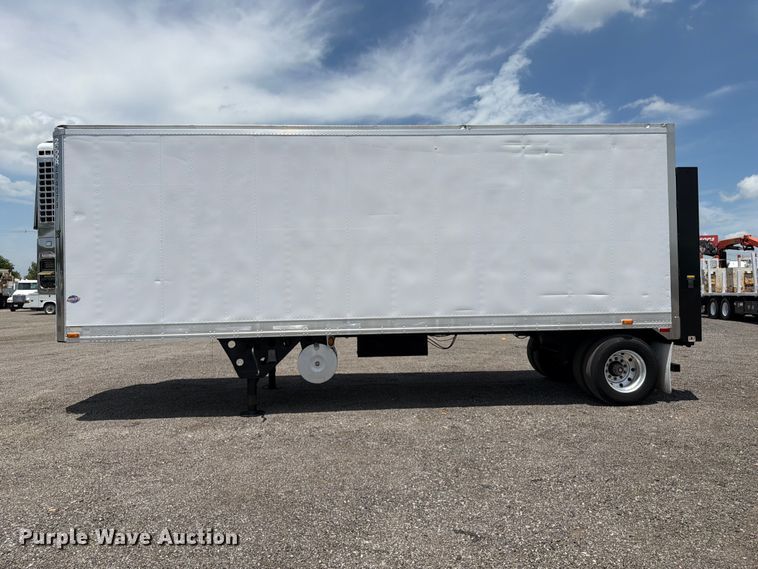 image for item EG9263 2001 Utility VS1R refrigerated van trailer